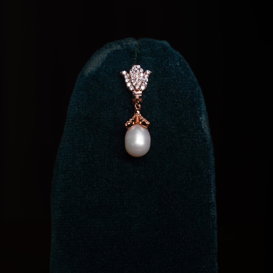 Pearl and small Lotus shape Rose Gold Plated Necklace
