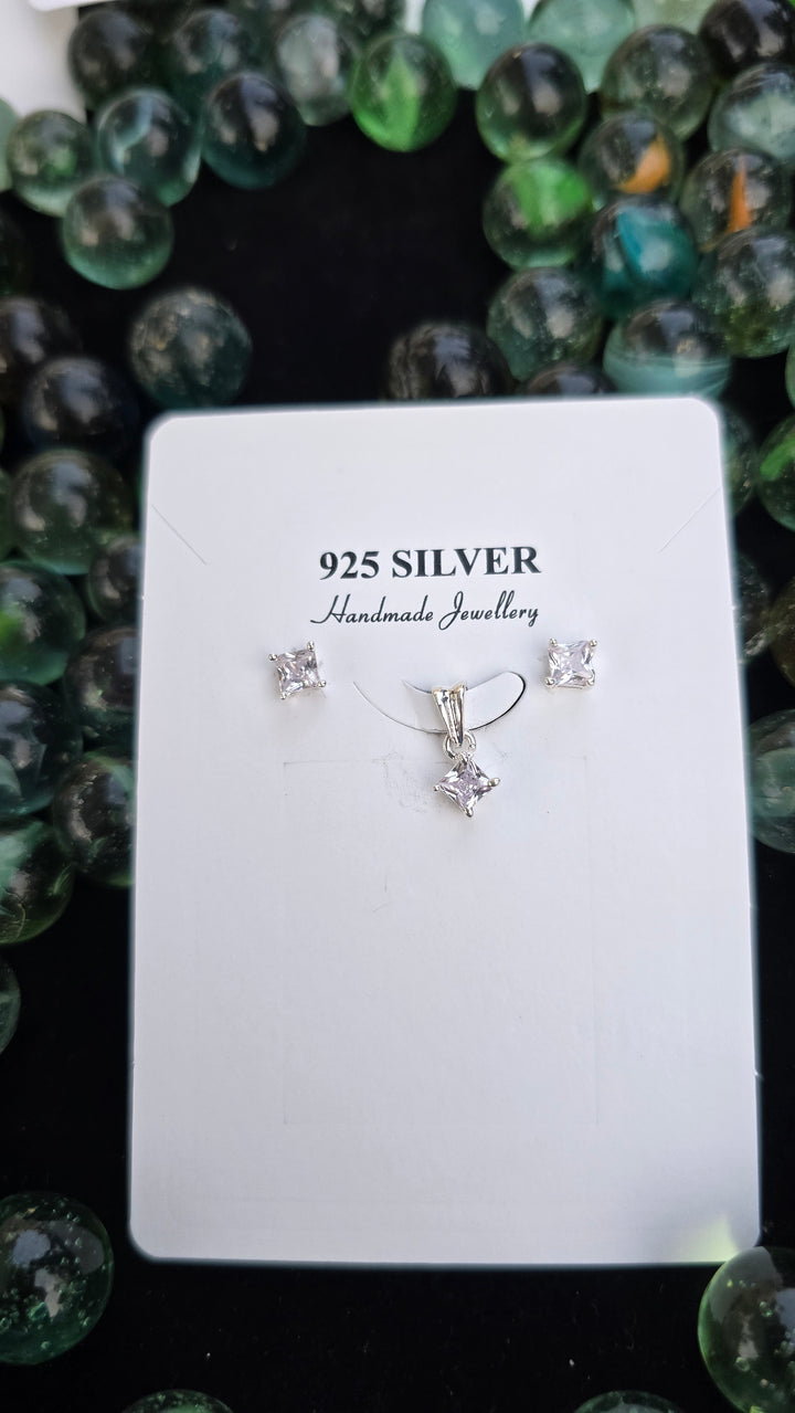 925 silver Zircon White Square Pendent set
