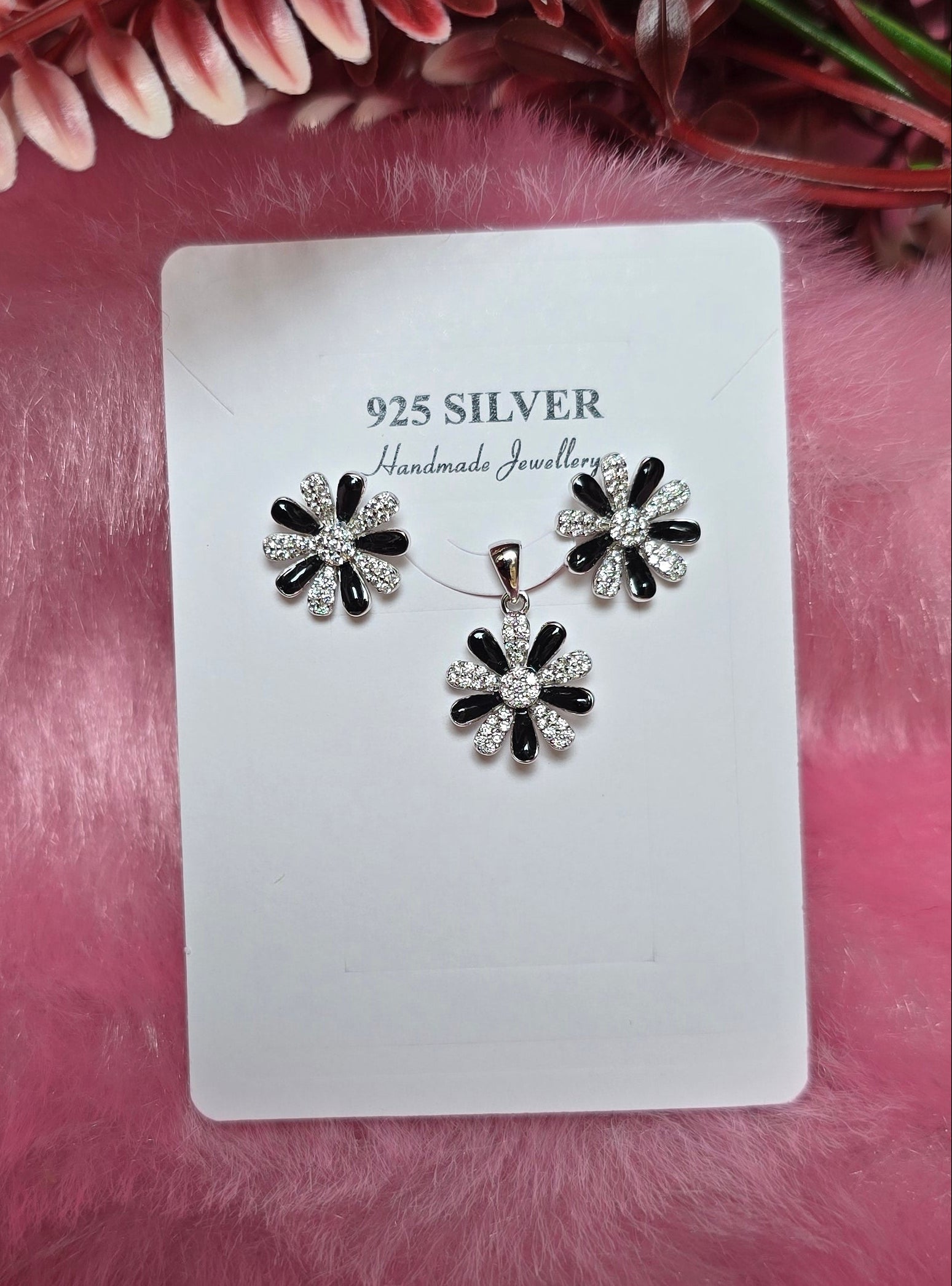 92.5 Silver Black and White Petal Flower Pendent Set