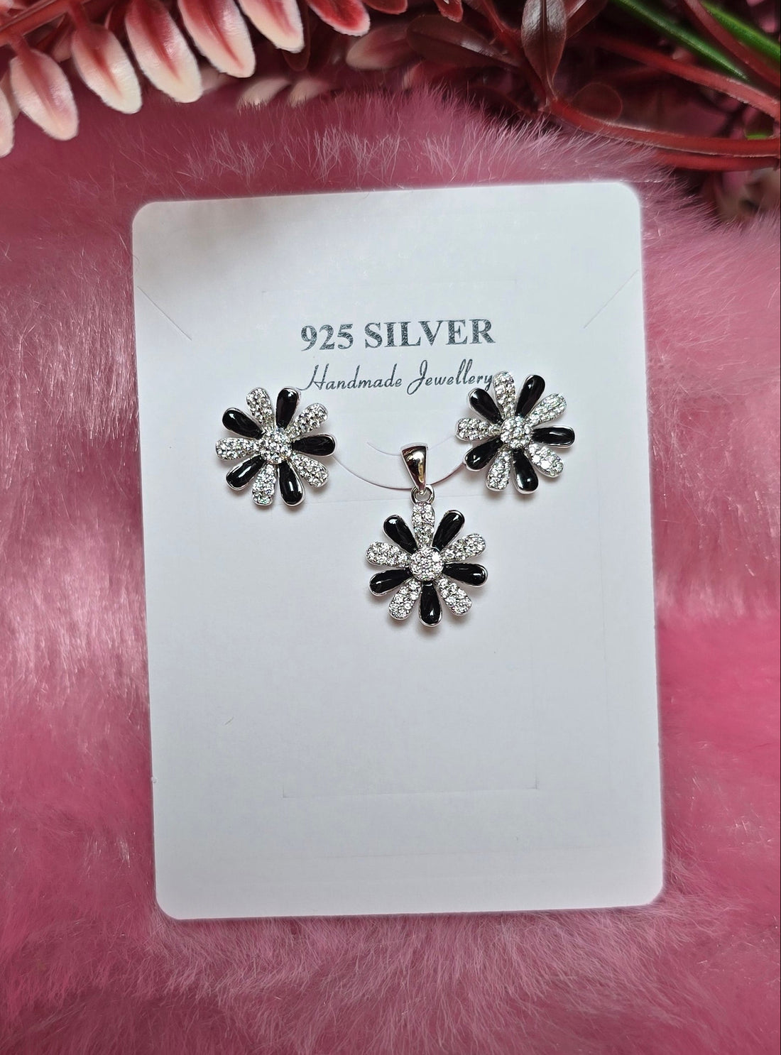 92.5 Silver Black and White Petal Flower Pendent Set