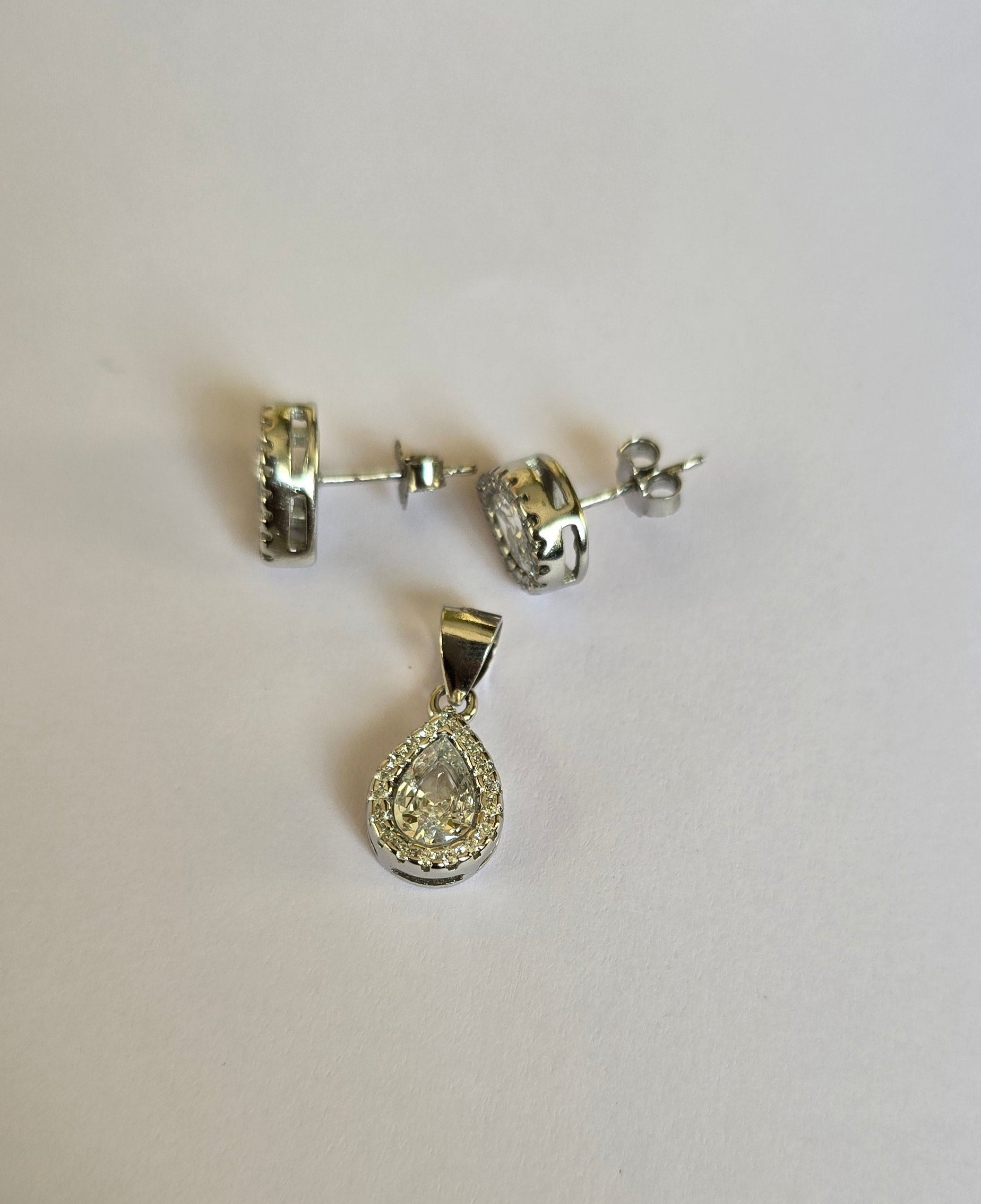 92.5 Silver Pear Halo Elegance Pendent Set