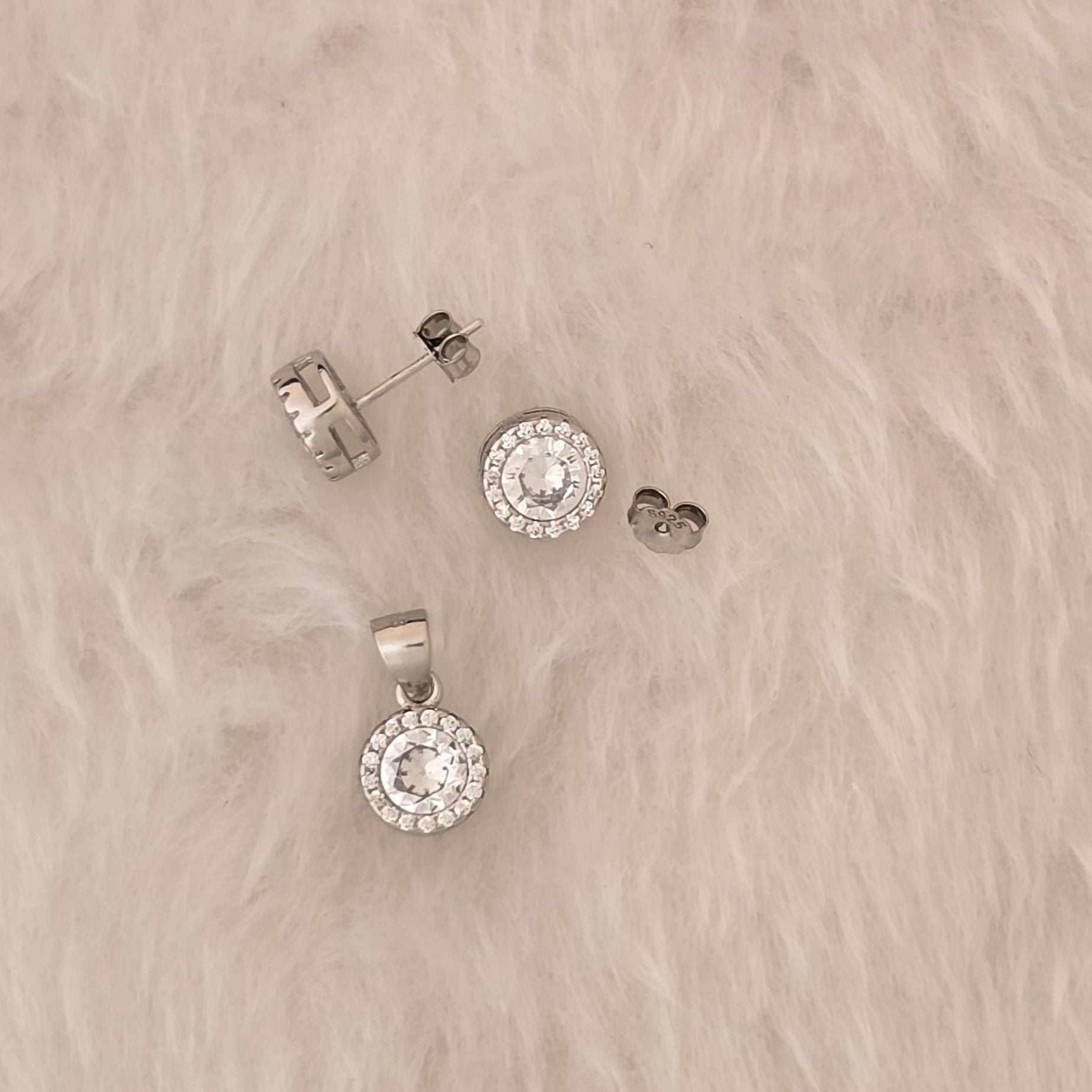 92.5 Silver Classic Round Design Pendent set