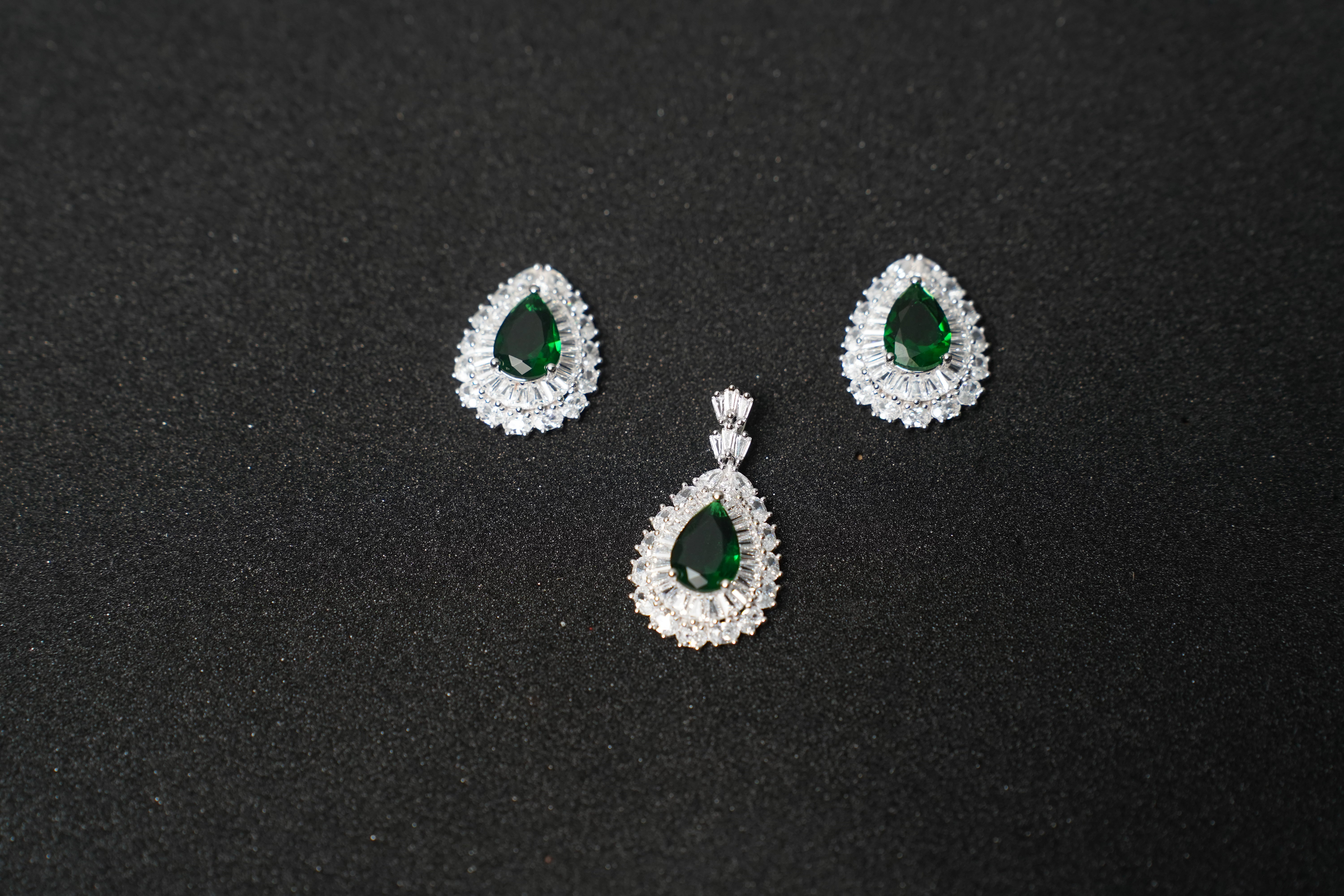 92.5 Silver Pear Shape Emerald & Diamond Pendant set