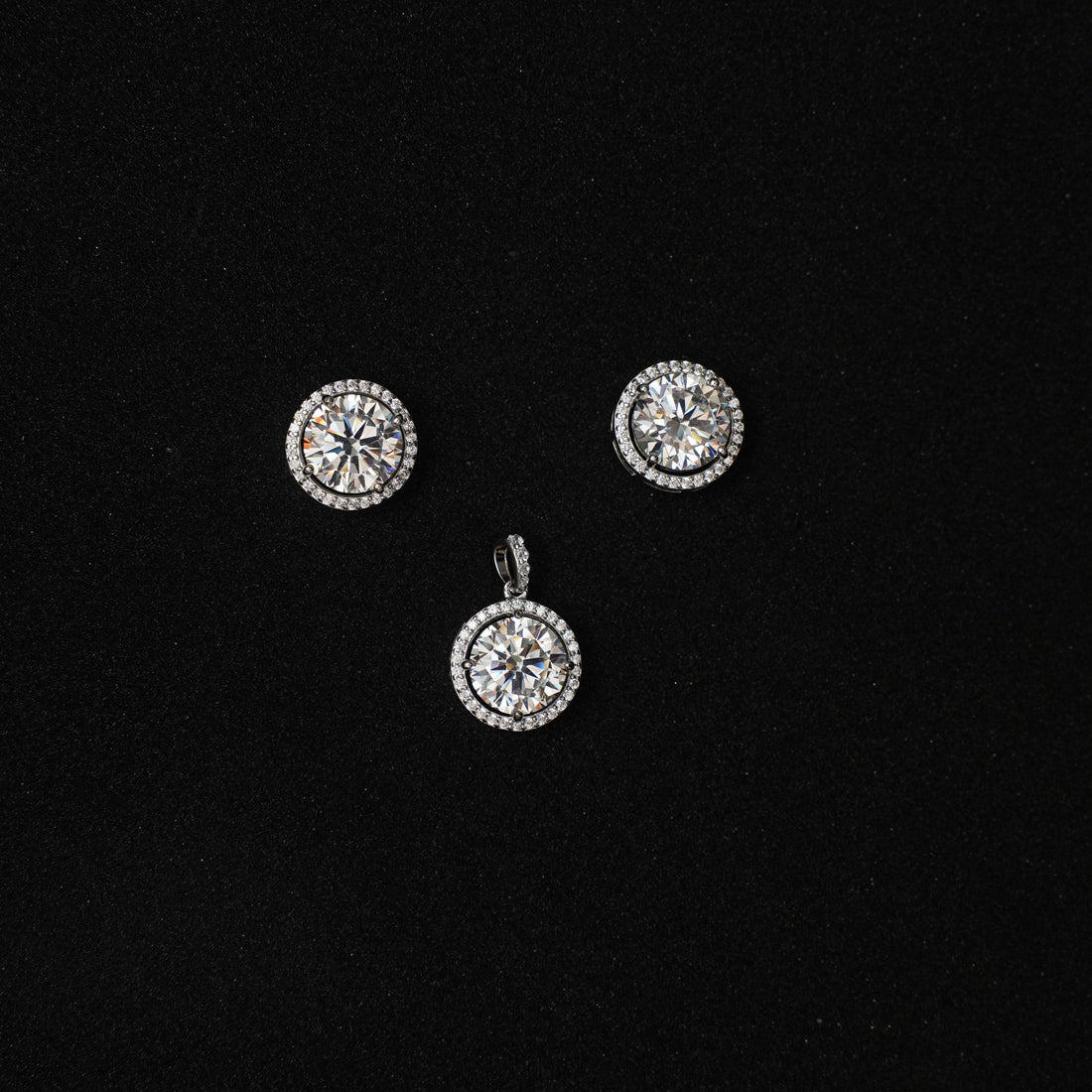 Round Solitaire Halo Pendant Set