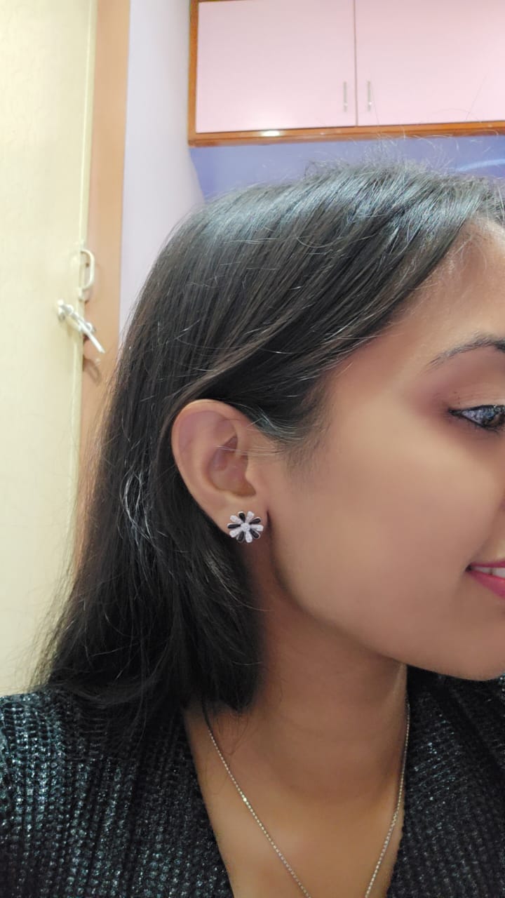 92.5 Silver Black and White Petal Flower Pendent Set