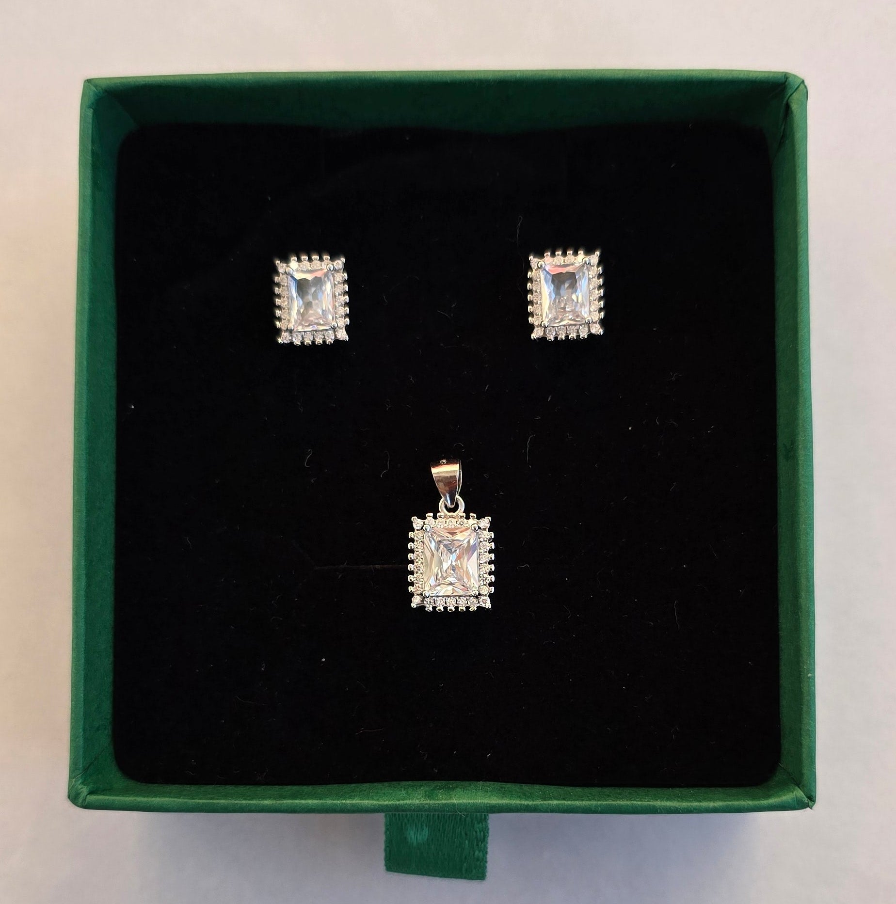 92.5 Regal Radiance Rectangle Pendent Set